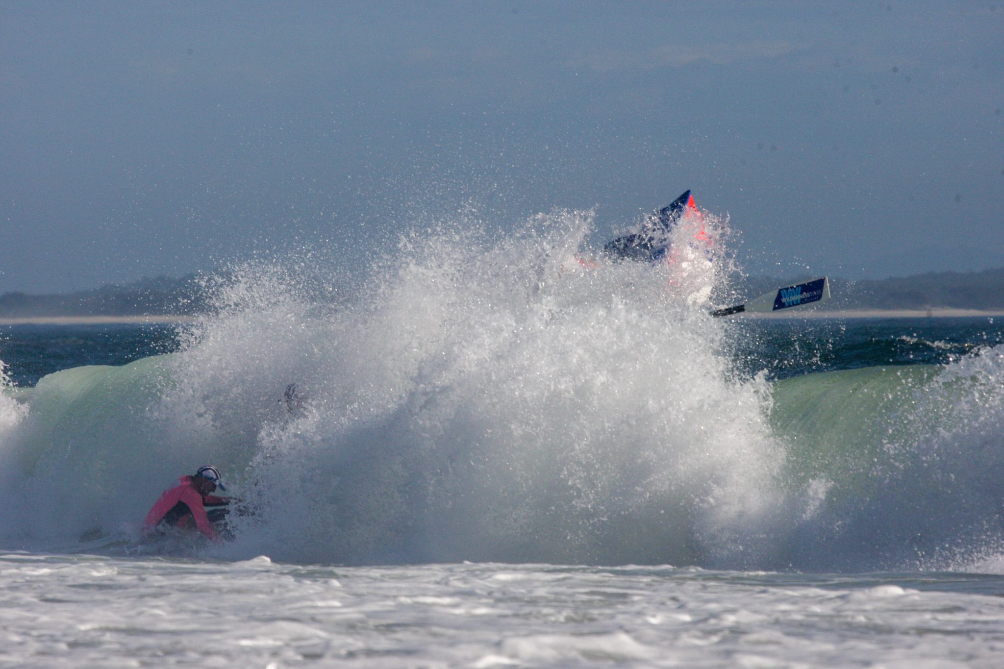 Long Lords & Apples battle 25 knot winds! Long Reef SLSC